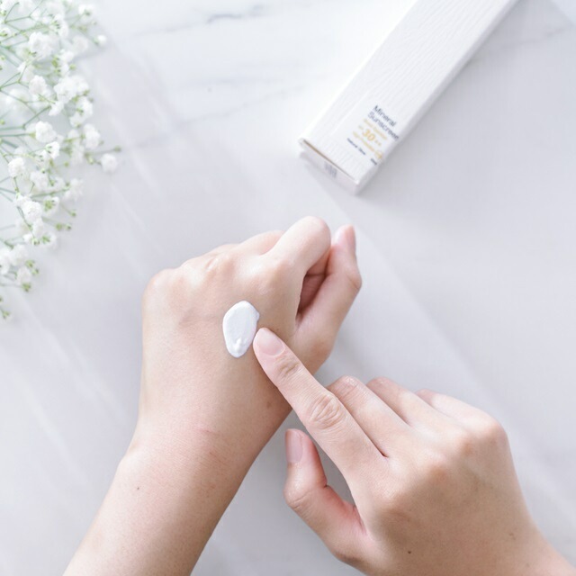 UVクリーム 無添加 ナヴィーン ミネラルサンスクリーン SPF50 30ml クリーム オーガニック ナチュラル ノンケミカル 自然 スキンケア 天然 日焼け止め uv 白色 NAVEEN