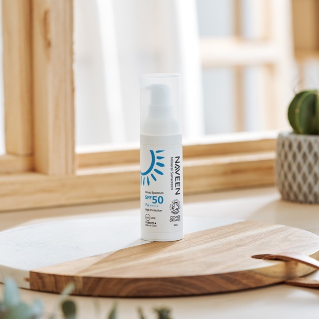 UVクリーム 無添加 ナヴィーン ミネラルサンスクリーン SPF50 30ml クリーム オーガニック ナチュラル ノンケミカル 自然 スキンケア 天然 日焼け止め uv 白色 NAVEEN