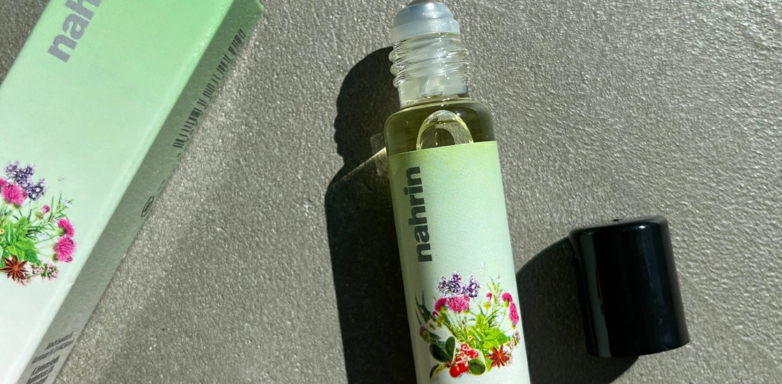 ロールオンアロマ nahrin ナリン リラックス ロールオン 10mL 正規品 天然ハーブ 自然 ナチュラル 人工香料不使用 リラックス 安らぎ 癒し アロマ 精油 香水 アロマオイル ネイルオイル 手首 デコルテ こめかみ 肩 頭 寝る前 気分転換 リフレッシュ
