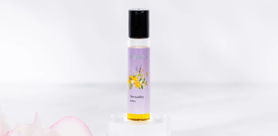 ロールオンアロマ nahrin ナリン センシュアル ロールオン 10mL 正規品 天然ハーブ 自然 ナチュラル 人工香料不使用 内なる美を引き出す 安らぎ 癒し アロマ 精油 香水 アロマオイル ネイルオイル 手首 デコルテ こめかみ 肩 頭 気分転換 リフレッシュ
