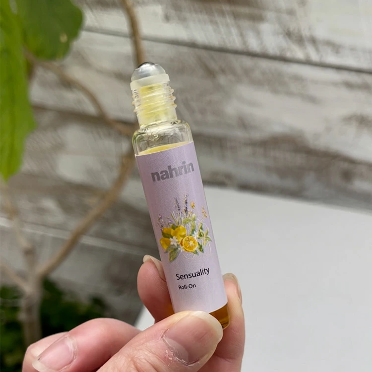 ロールオンアロマ nahrin ナリン センシュアル ロールオン 10mL 正規品 天然ハーブ 自然 ナチュラル 人工香料不使用 内なる美を引き出す 安らぎ 癒し アロマ 精油 香水 アロマオイル ネイルオイル 手首 デコルテ こめかみ 肩 頭 気分転換 リフレッシュ