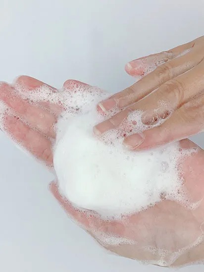 石けん Body Clay ねんどのソープ 300g ボディクレイ 正規品 国内産 洗顔料 フェイスソープ ボディソープ シャンプー 染み抜き 添加物不使用 低刺激 天然 ナチュラル 自然 植物エキス配合 クレイ モンモリロナイト カオリン ユーカリの香り