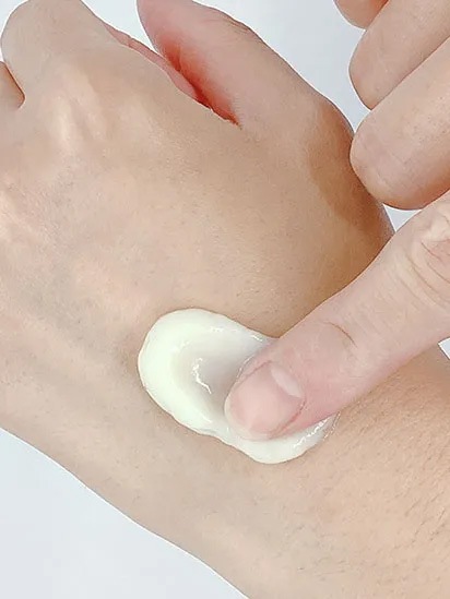 石けん Body Clay ねんどのソープ 300g ボディクレイ 正規品 国内産 洗顔料 フェイスソープ ボディソープ シャンプー 染み抜き 添加物不使用 低刺激 天然 ナチュラル 自然 植物エキス配合 クレイ モンモリロナイト カオリン ユーカリの香り