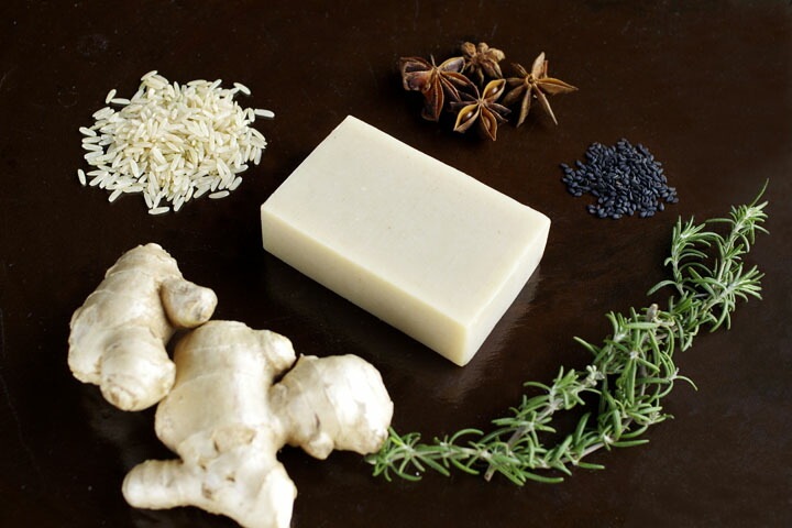 石鹸 無添加 MOONSOAP ムーンソープ ヨギソープ 100g 石鹸 オーガニック 正規品 石けん 顔・あたま・髪・からだ用 スキンケア 洗顔料 洗顔石鹸 洗顔石けん 天然 ノンケミカル