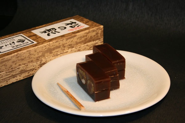 銘菓「むら山」 超高級羊羹の雛の梅と松の影 2本