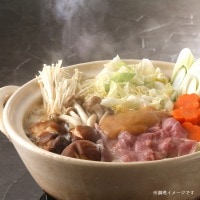 【能登豚野菜みそ鍋2～3人前】お店で人気の能登の里山、能登の里海の素材が生きる、「能登豚」を使った「豚野菜みそ鍋」です。秘伝の味噌を真空包装機で真空パック! とっても衛生的で旨みを逃がさず密封しました。