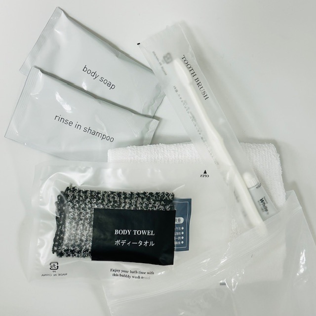 タオル　アメニティ 国内加工/160匁タオル+ボディタオル]ジッパーバッグ入り×10セット