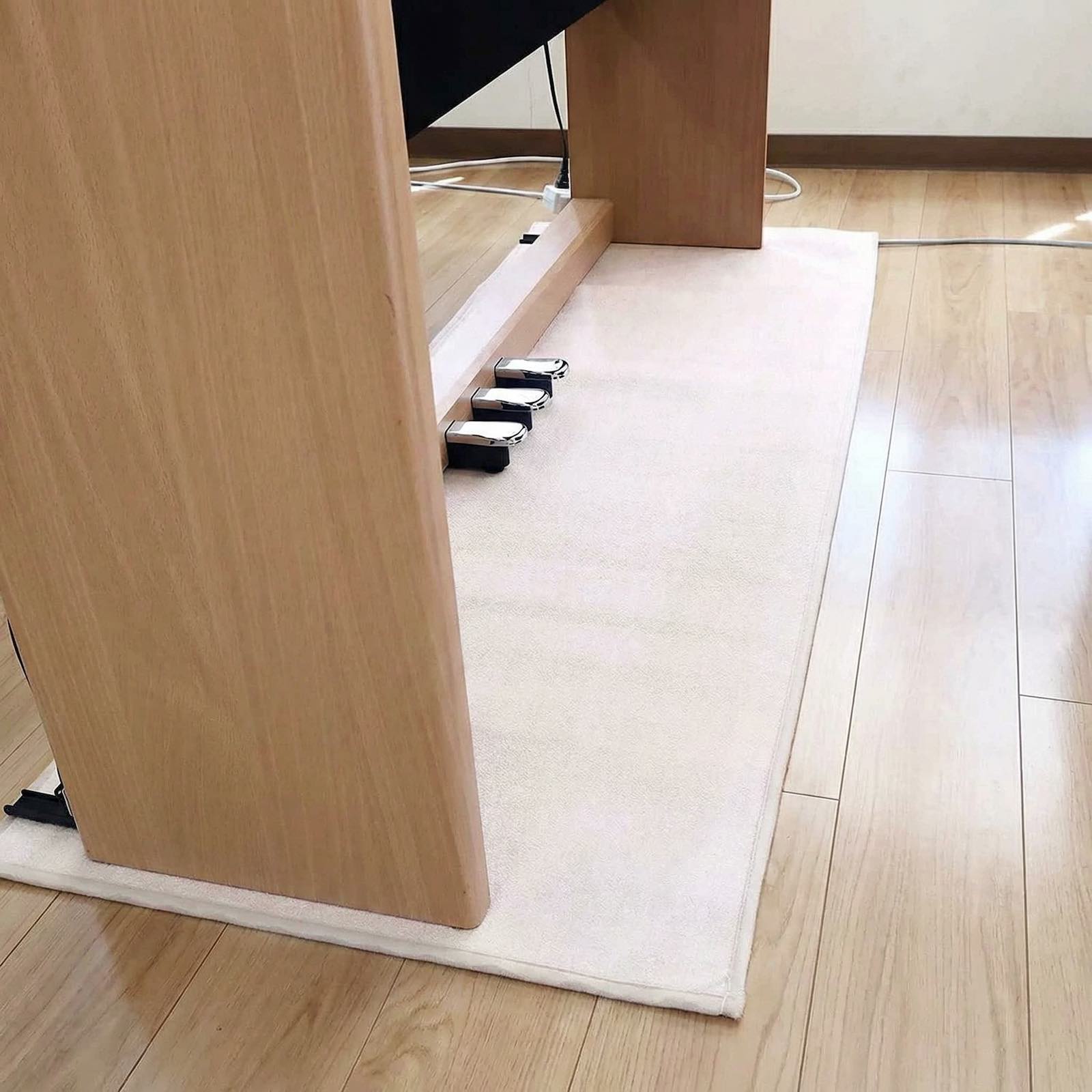 デジタルピアノ用 フロア マット 電子ピアノマット カーペット 10mm厚 敷物 ベージュ 滑り止め加工 150 x 55 ピッタリサイズ