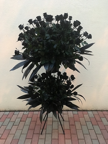 ブラックローズスタンド花2段｜すべての商品｜むつ美花店