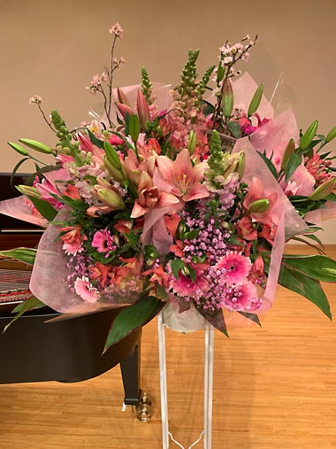 スタンド花束1段｜西新宿限定｜むつ美花店