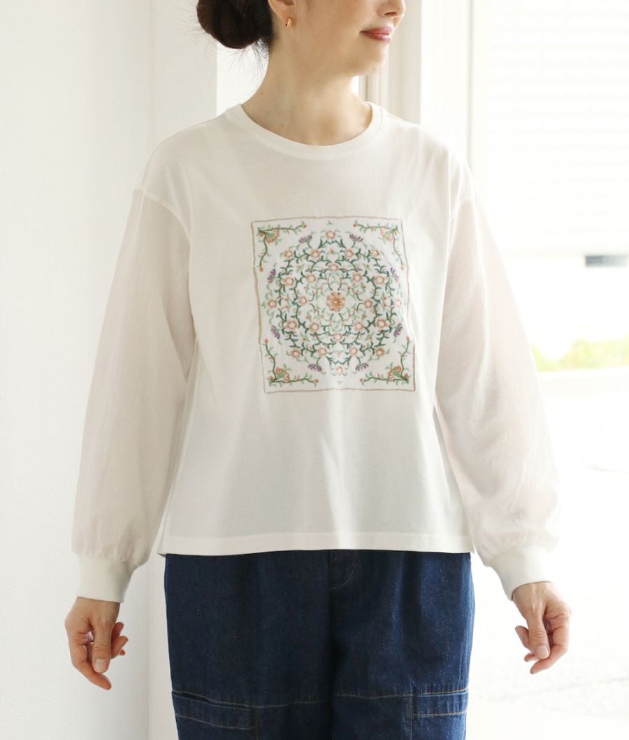 花刺繍プルオーバー