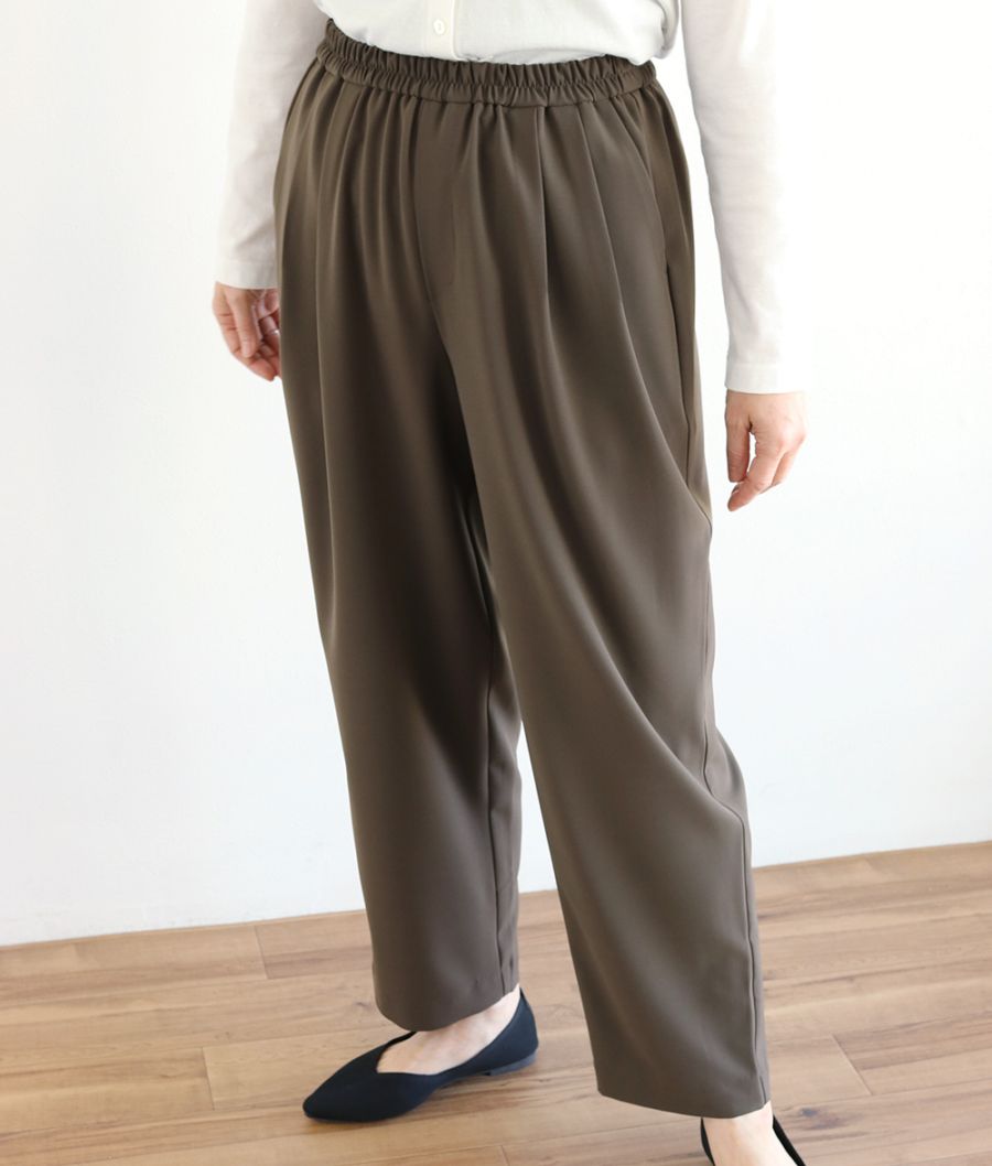 テーパードパンツ