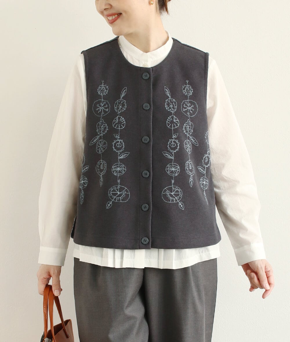 花つなぎ刺繍ベスト