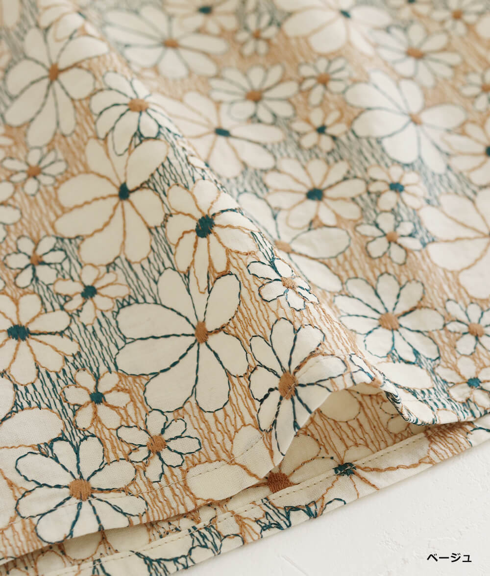 エンブレースブラウス