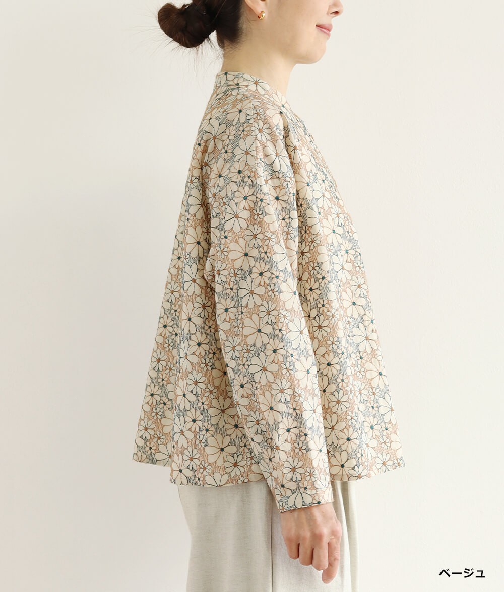 エンブレースブラウス