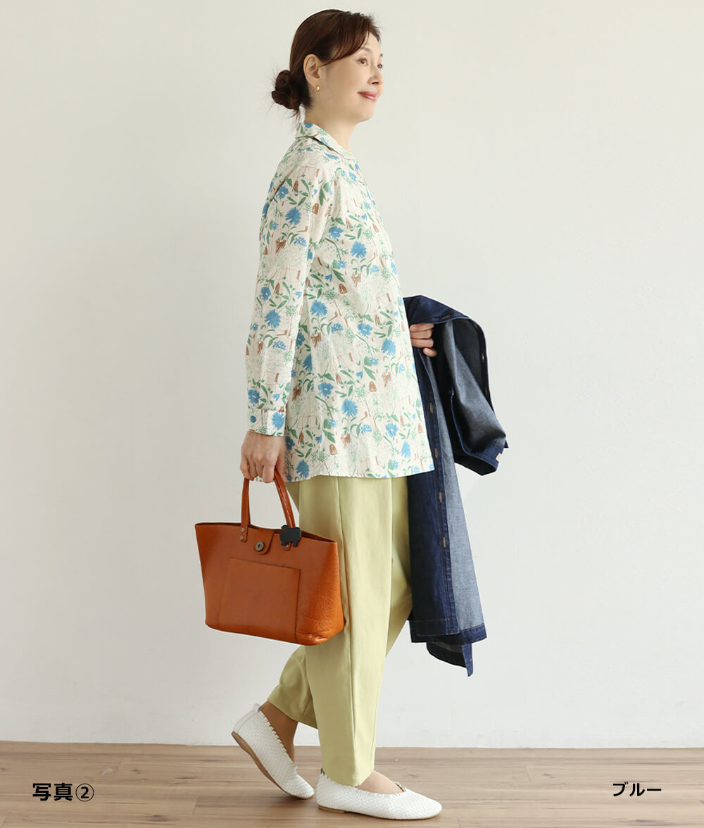 フレアーブラウス