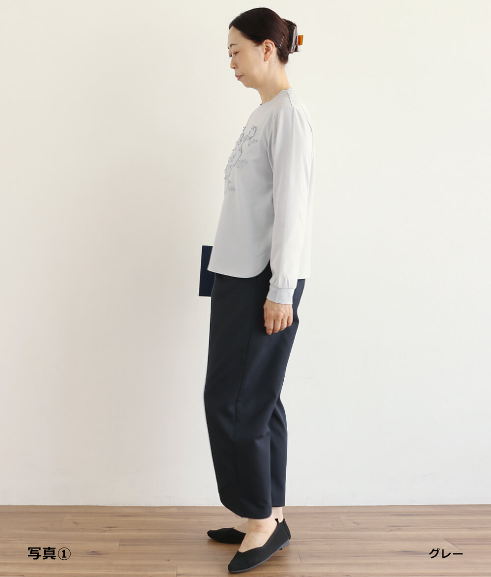 バラ刺繍プルオーバー