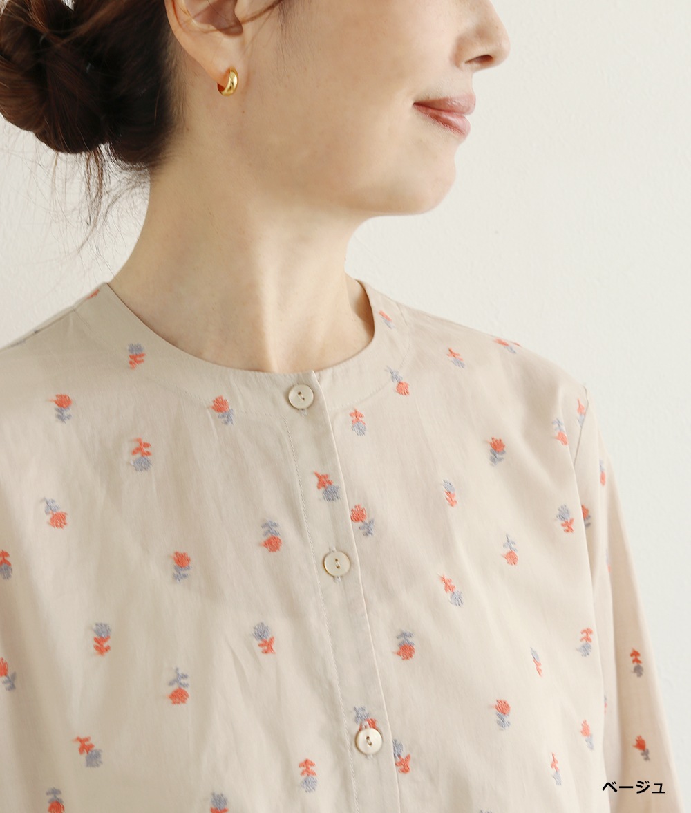 小花刺繍ブラウス
