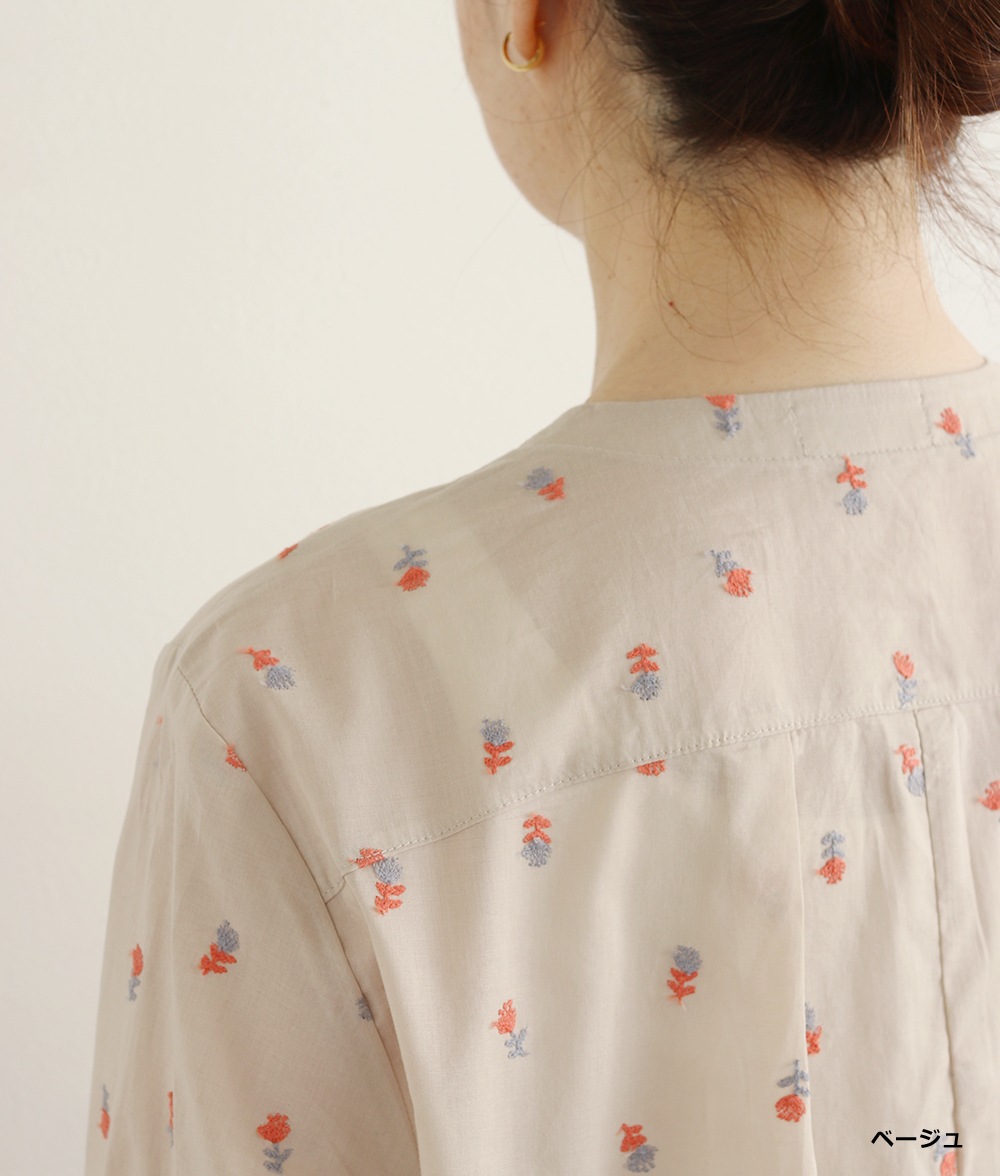 小花刺繍ブラウス
