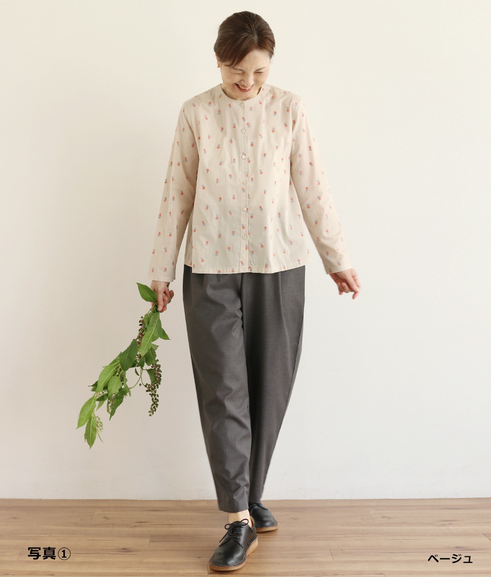 小花刺繍ブラウス