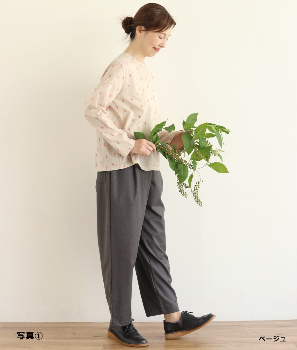 小花刺繍ブラウス
