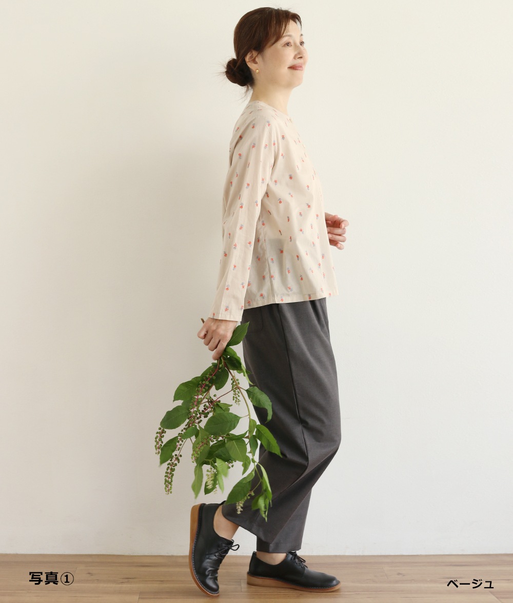 小花刺繍ブラウス