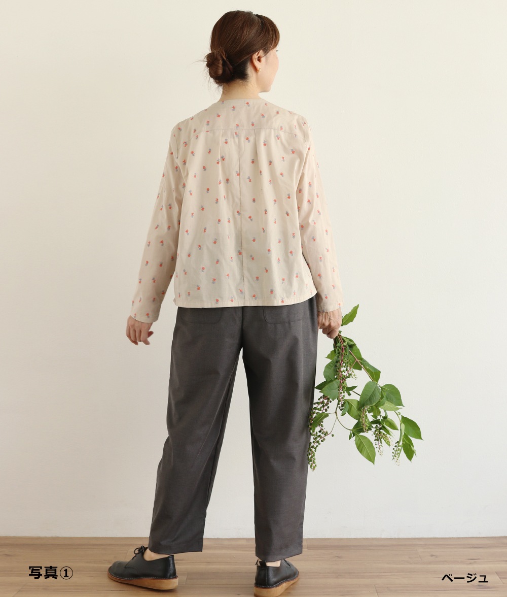 小花刺繍ブラウス