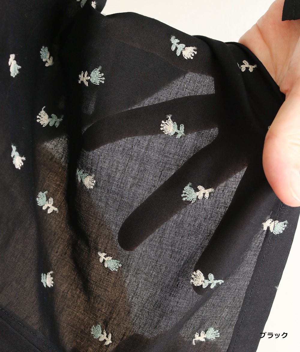 小花刺繍ブラウス