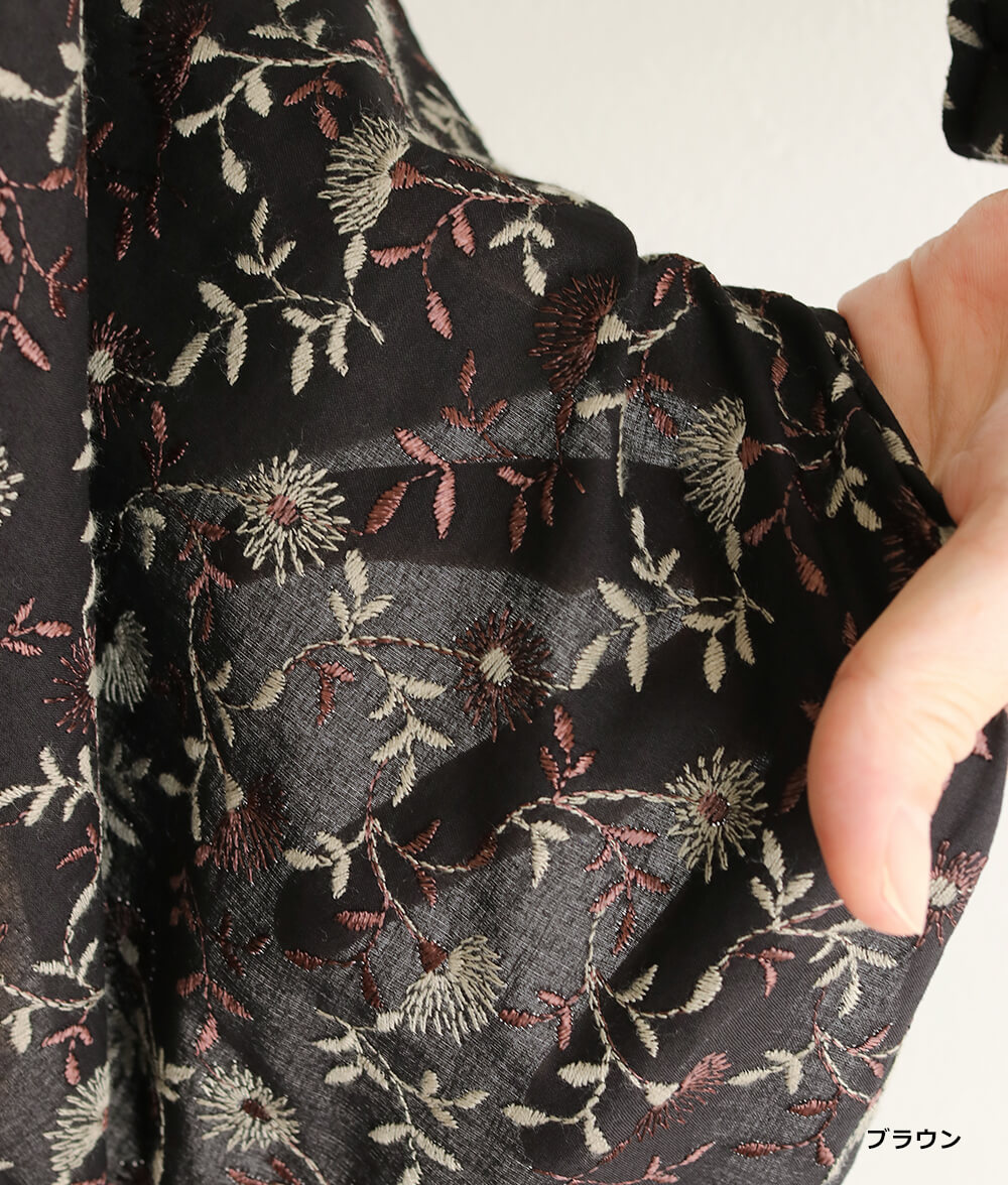 フラワー刺繍ブラウス
