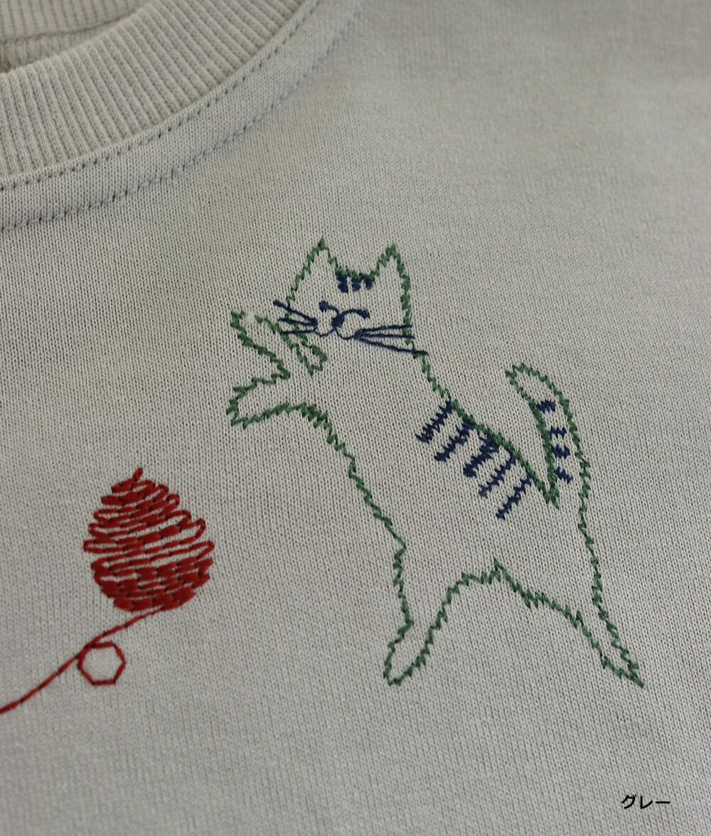 気まぐれネコ刺繍プルオーバー