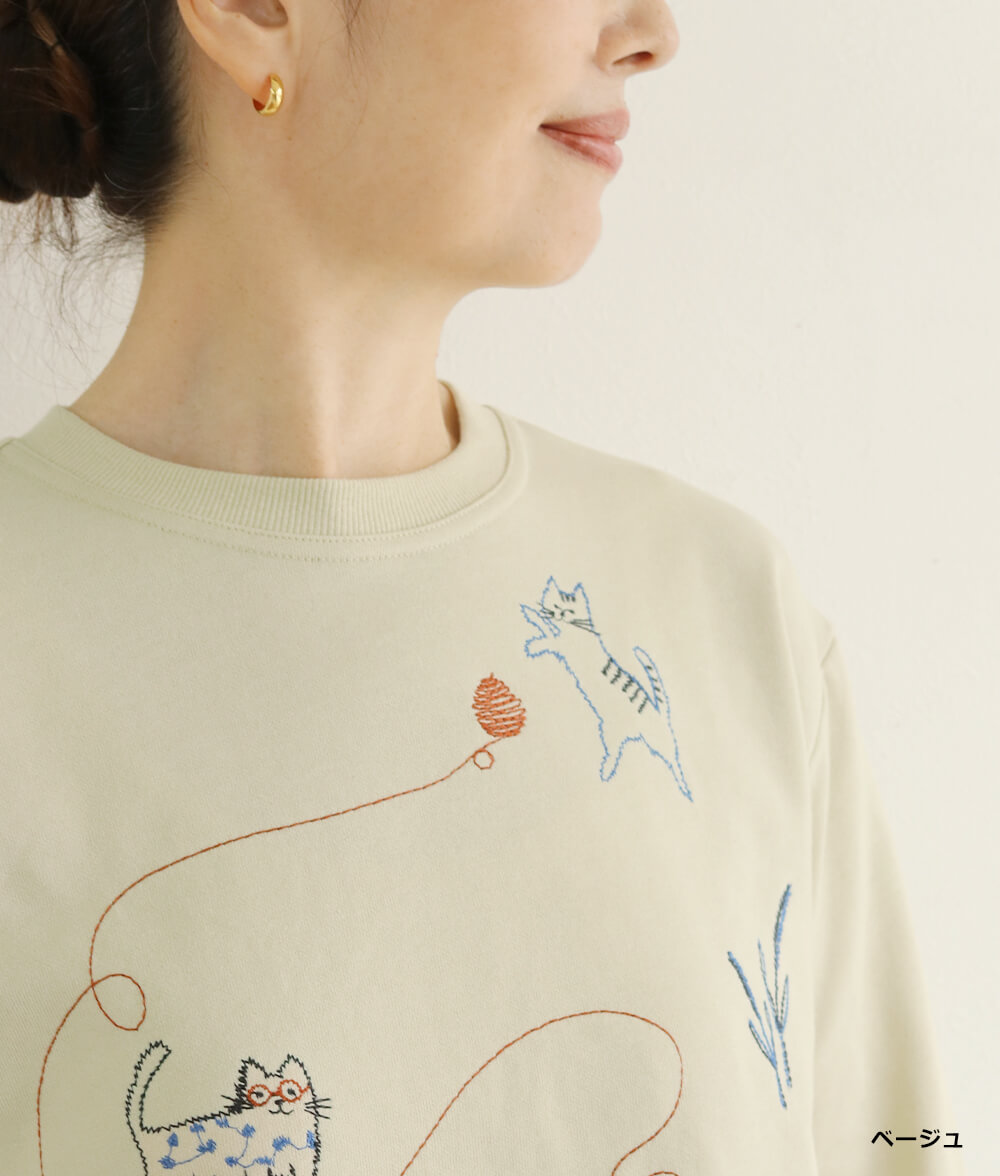 気まぐれネコ刺繍プルオーバー