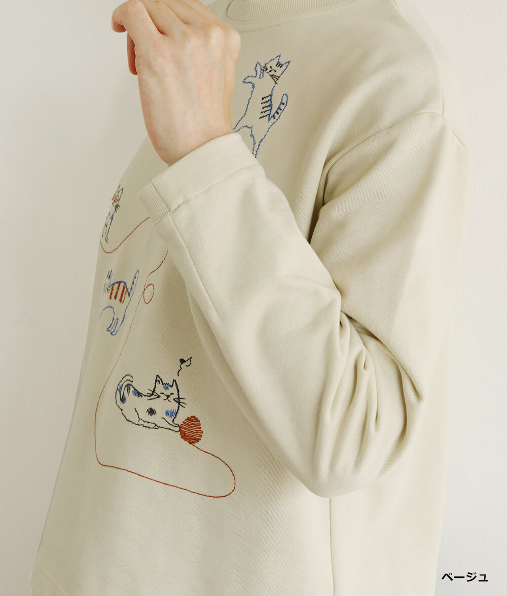 気まぐれネコ刺繍プルオーバー
