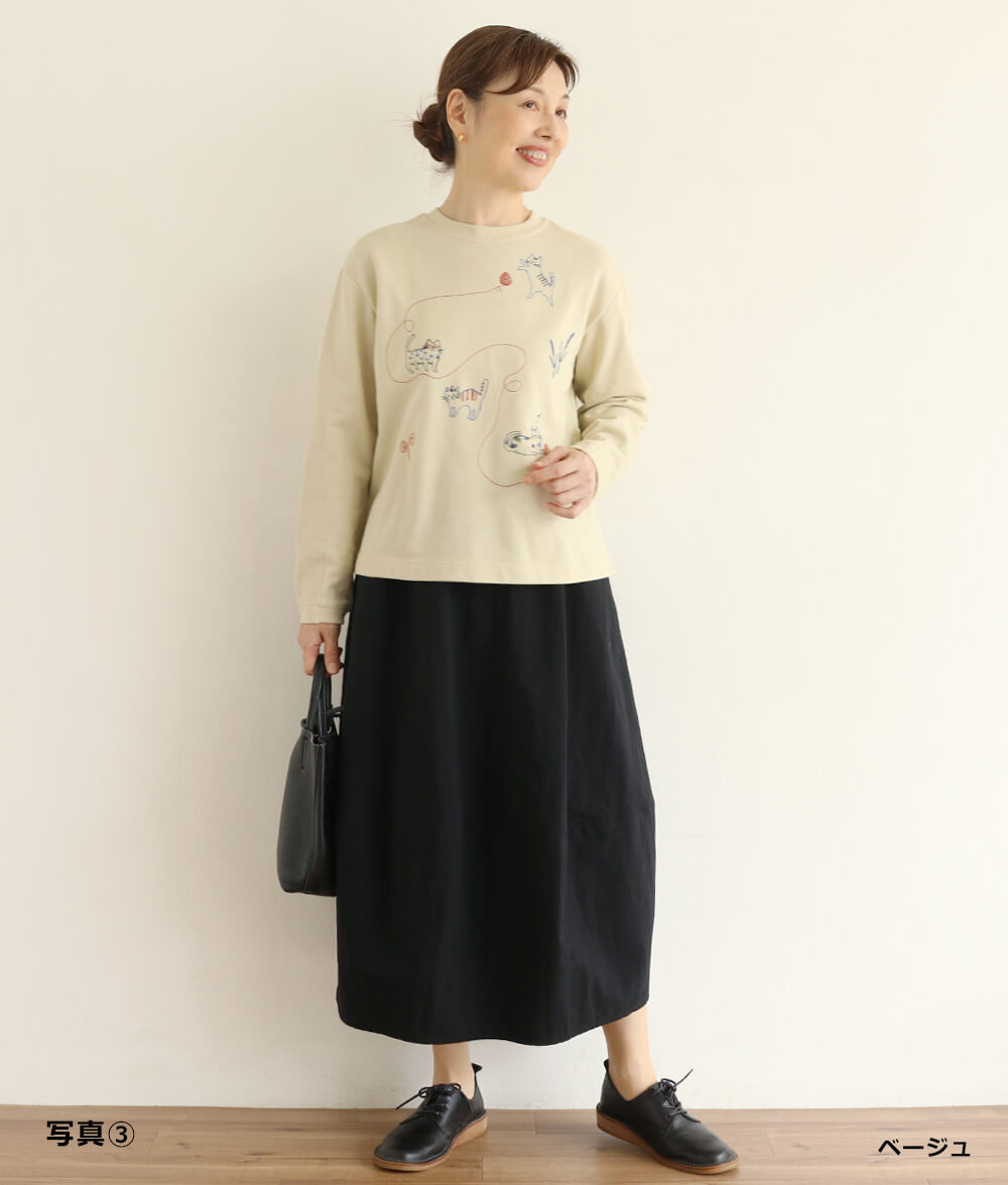 気まぐれネコ刺繍プルオーバー
