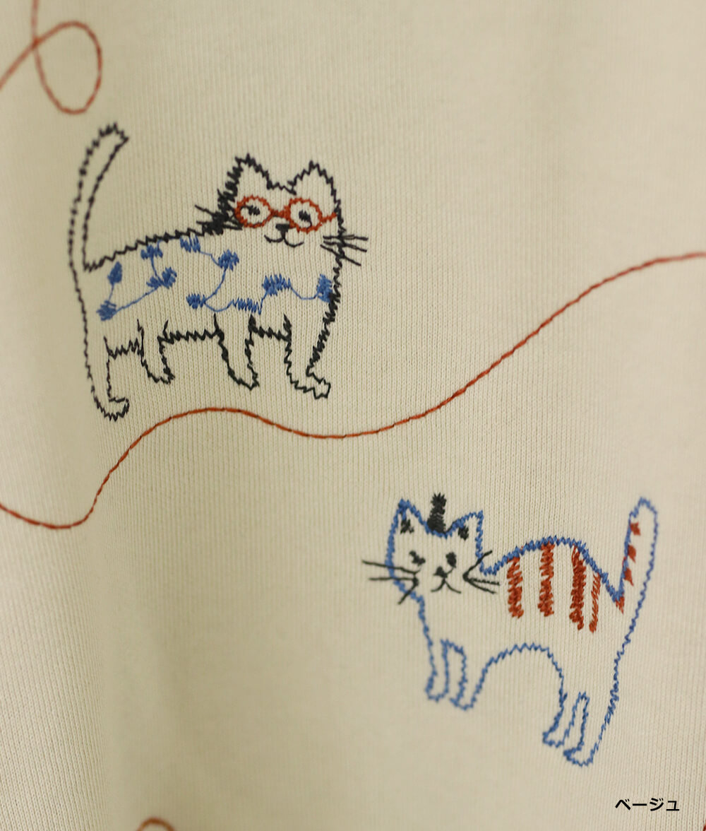 気まぐれネコ刺繍プルオーバー
