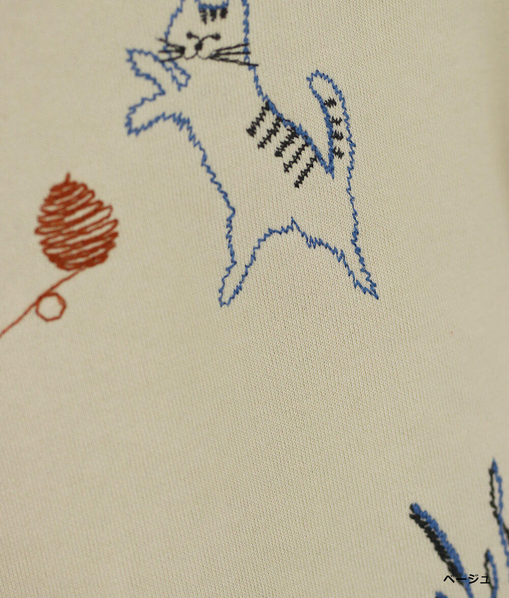 気まぐれネコ刺繍プルオーバー