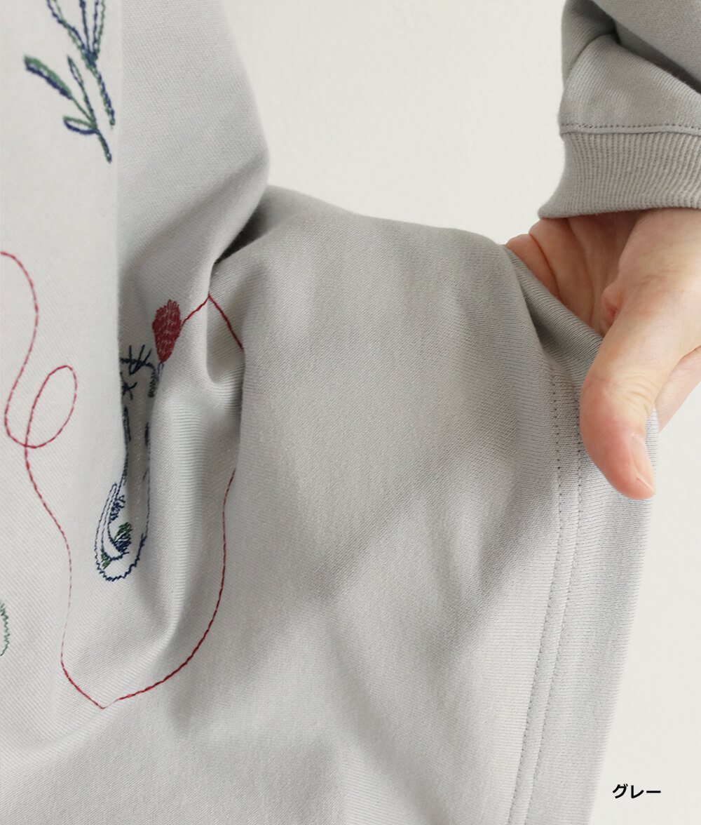 気まぐれネコ刺繍プルオーバー