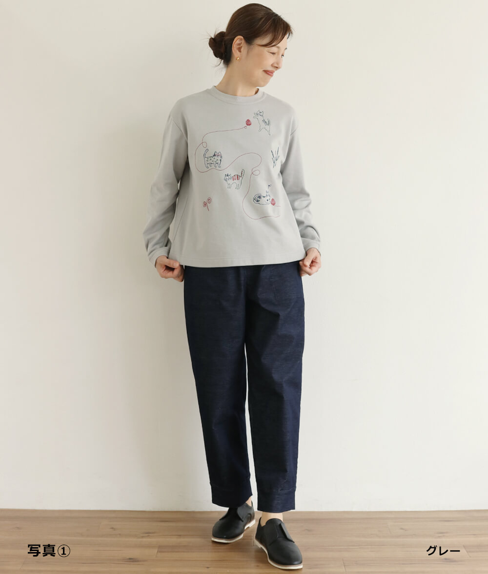 気まぐれネコ刺繍プルオーバー