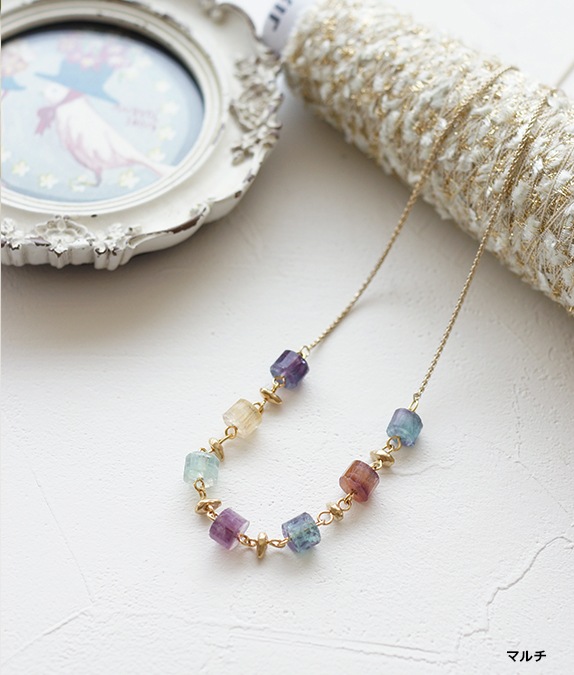 フロライトネックレス