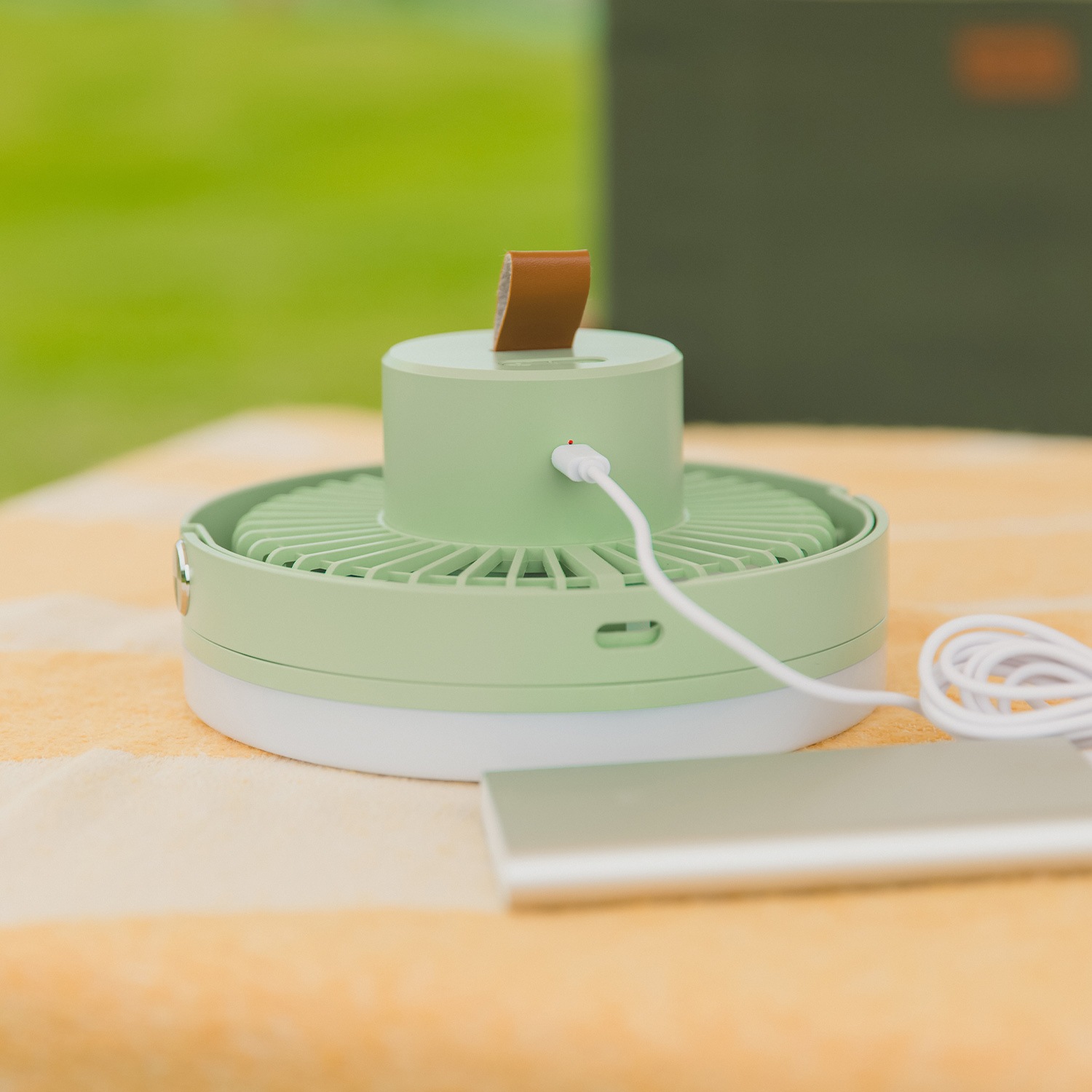 キャンプ用 扇風機 MUTO LEDランタン付き コードレス扇風機 [3way 置く・持つ・吊るす リモコン付き]