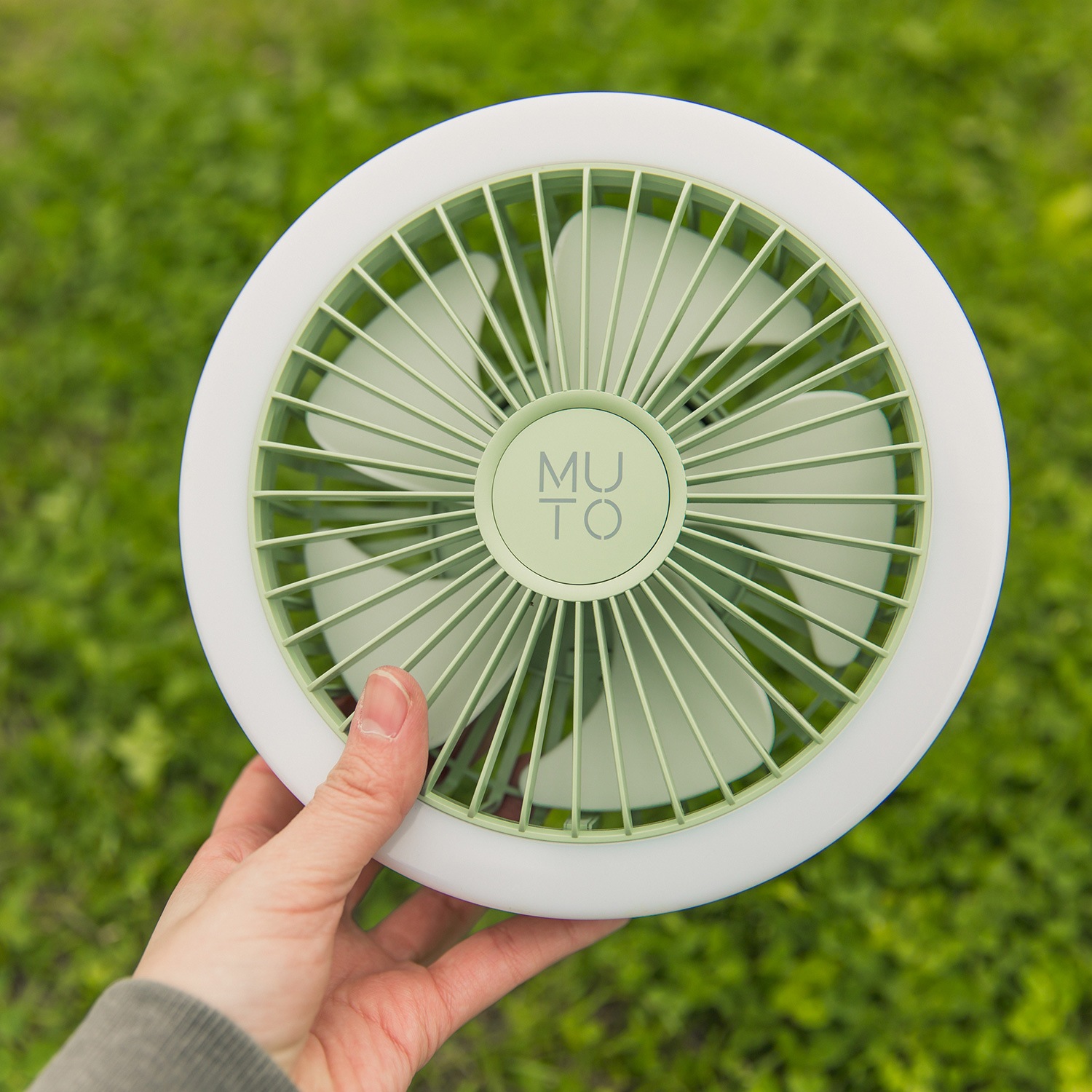 キャンプ用 扇風機 MUTO LEDランタン付き コードレス扇風機 [3way 置く・持つ・吊るす リモコン付き]