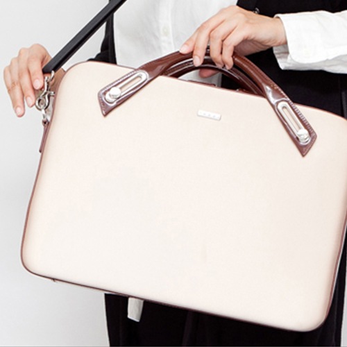 ＼70％OFF／PCバッグ・ブリーフケース ミッシェル・サテンブリーフケース M (15.4インチ) ベージュ