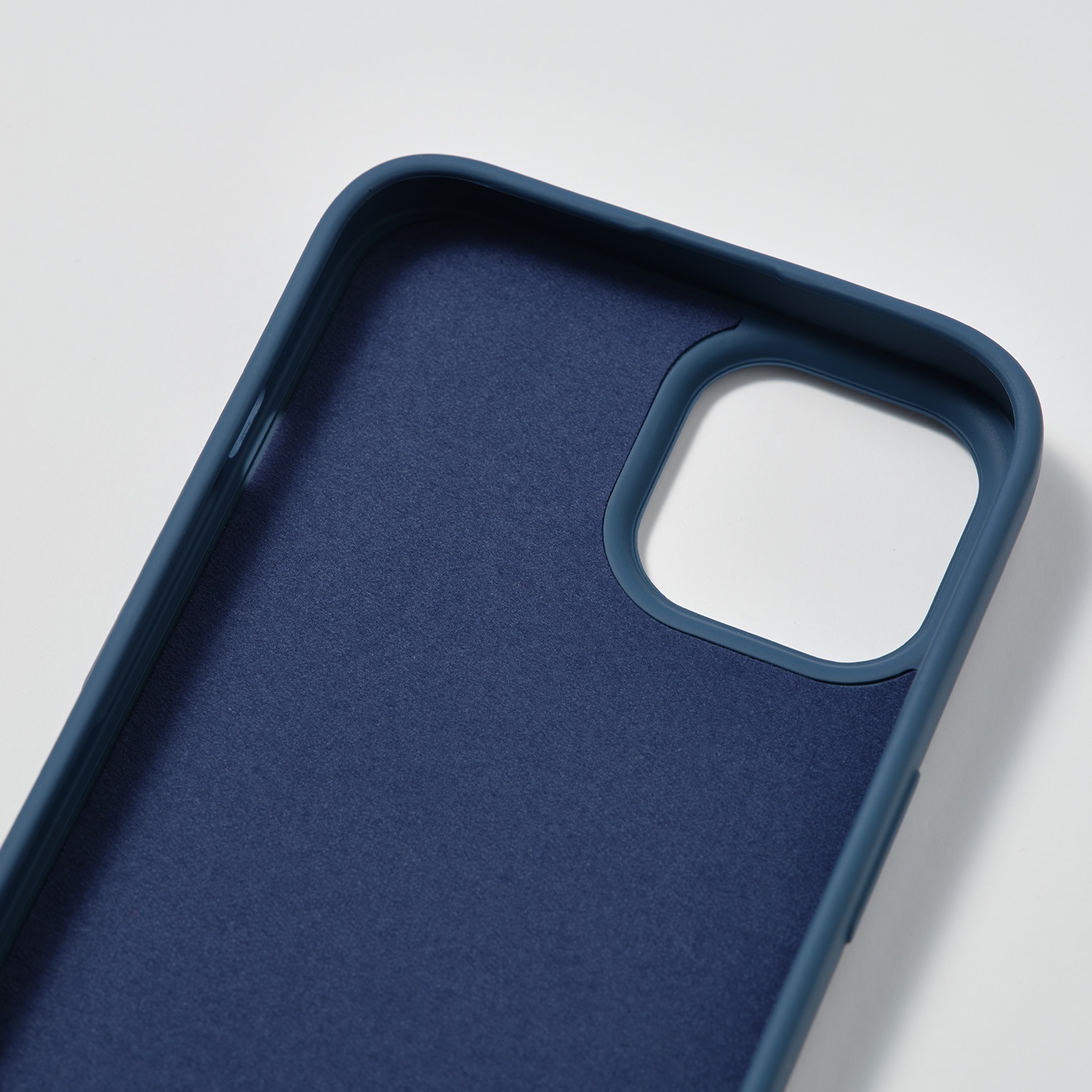 ストラップホール付き シリコンケース PHONECKLACE [ iPhone 15 / 15 Pro / 15 Pro Max / 15 Plus 用] for iPhone14 / 13mini / 13 / 13Pro / 13ProMax