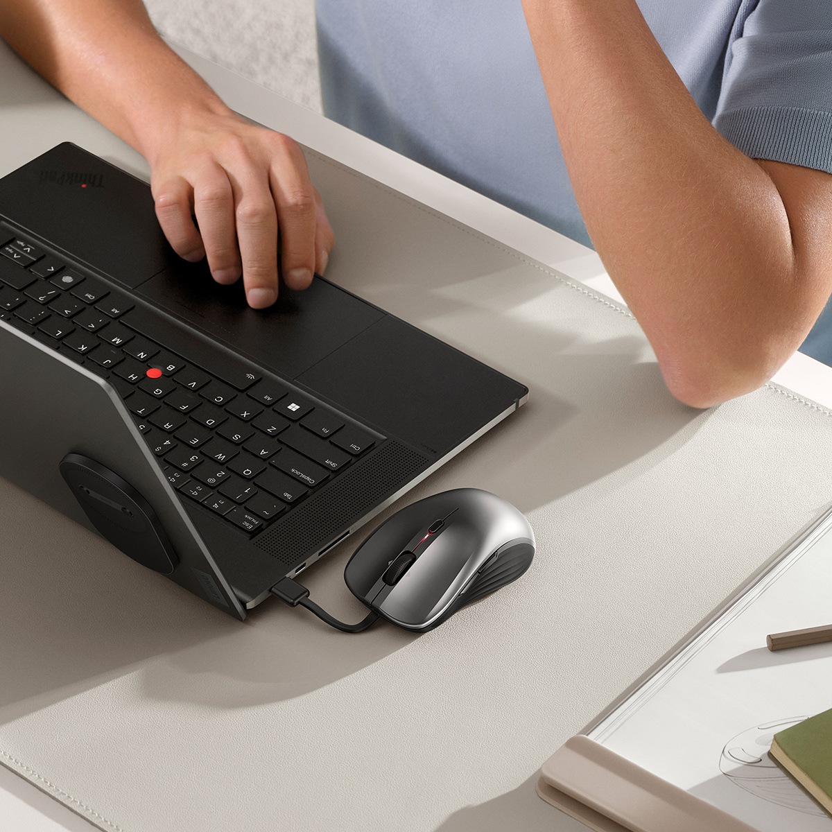 ワイヤレスマウス MagMouse「PCに貼り付けて持ち運べる