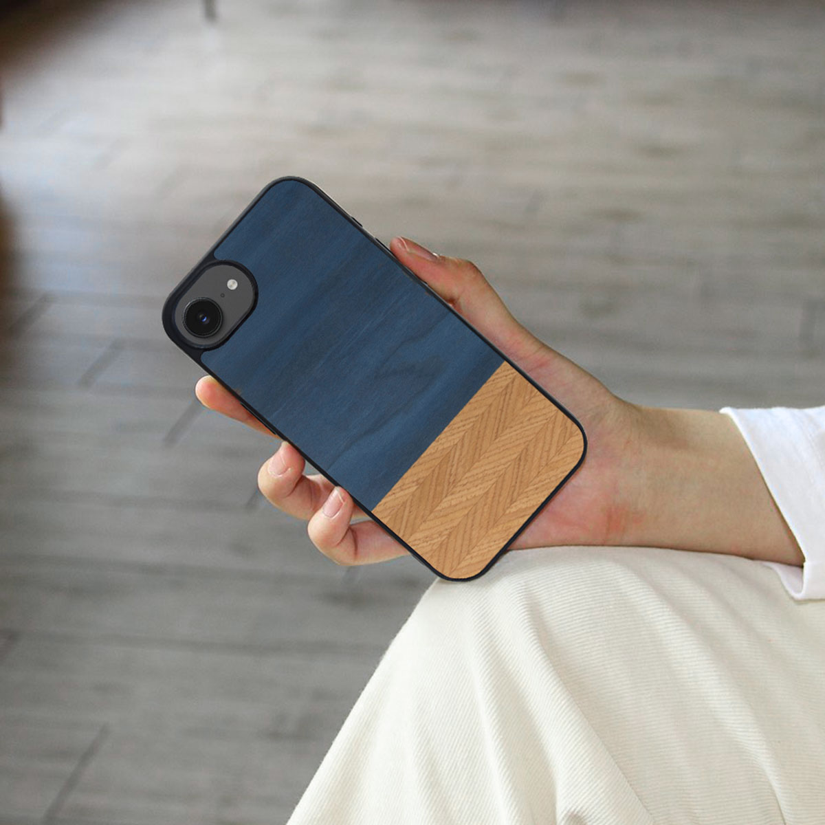 [iPhone 16e 用] 天然木ケース Denim（デニム）