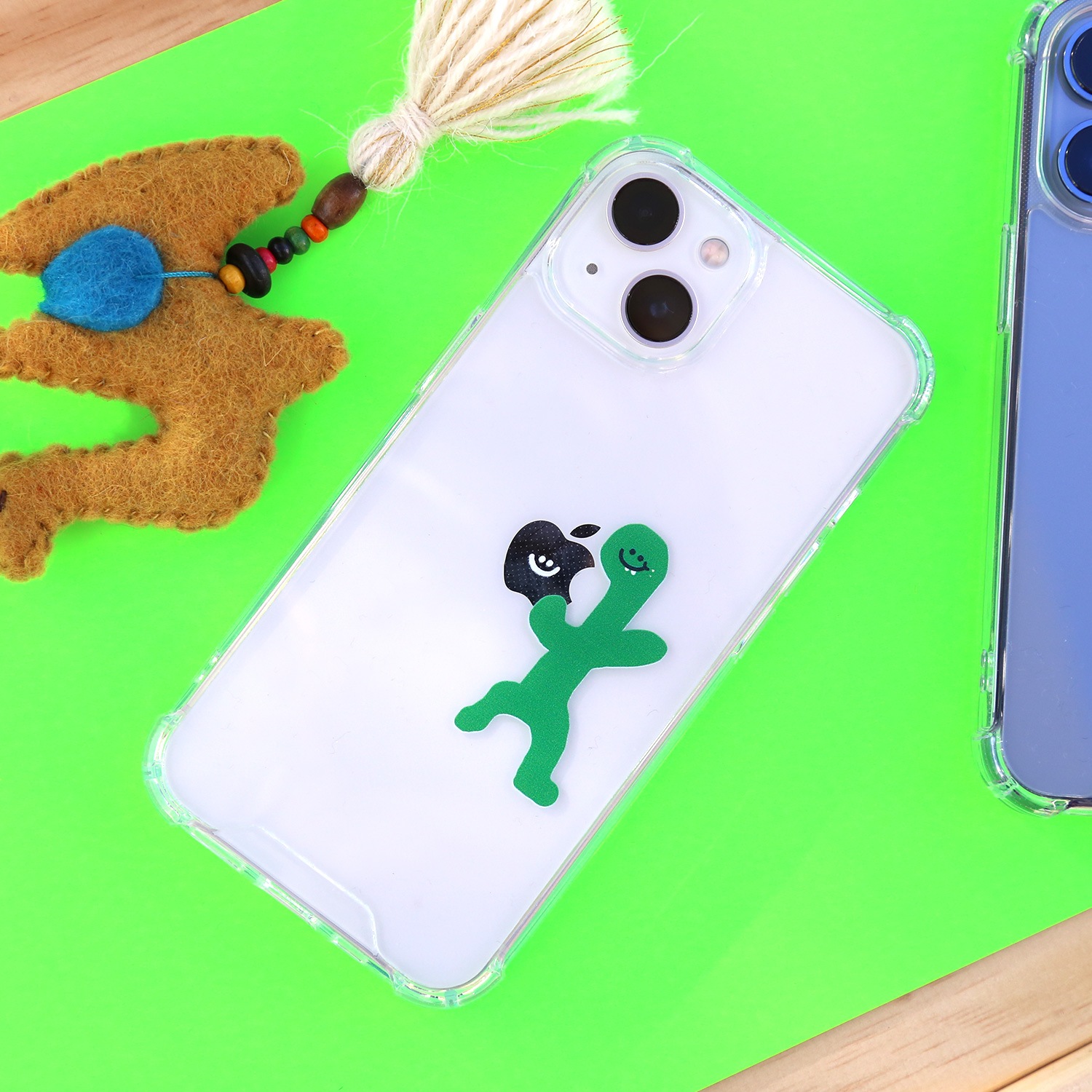 iPhone SE3 ケース 168cm バックカバー ハイブリッドクリアケース Olly with リンゴ【 iPhone 13 / 13 Pro / 13 mini / iPhone SE (第3/2世代)、 】