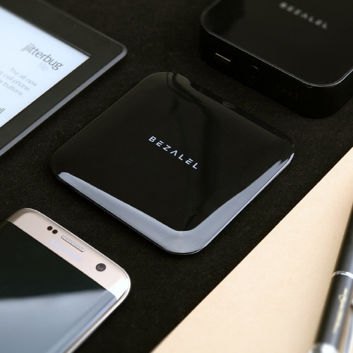 ワイヤレス充電器 BEZALEL Futura X Turbo 10W Wireless Charging Pad（ベザレル フーツラエックスターボ 10ワット ワイヤレスチャージングパッド）Qi チー対応 超薄型 置くだけで充電 スマートフォン スマホ 充電パッド