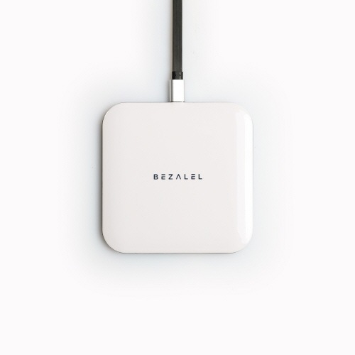 ワイヤレス充電器 BEZALEL Futura X Turbo 10W Wireless Charging Pad（ベザレル フーツラエックスターボ 10ワット ワイヤレスチャージングパッド）Qi チー対応 超薄型 置くだけで充電 スマートフォン スマホ 充電パッド