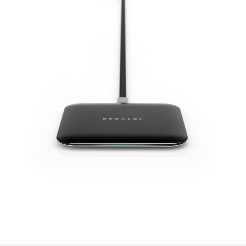 ワイヤレス充電器 BEZALEL Futura X Turbo 10W Wireless Charging Pad（ベザレル フーツラエックスターボ 10ワット ワイヤレスチャージングパッド）Qi チー対応 超薄型 置くだけで充電 スマートフォン スマホ 充電パッド