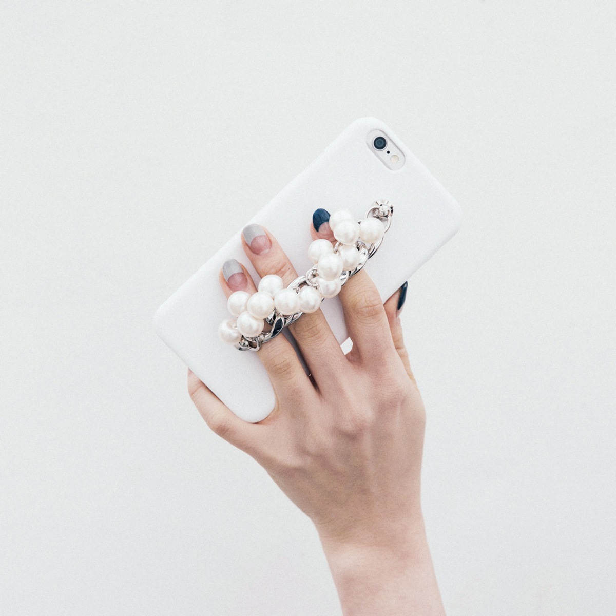 iPhone6s/6 ケース パール＆チェーン カバーmidnight moment ｘ abbi （ミッドナイトモーメント アビィ）アイフォン