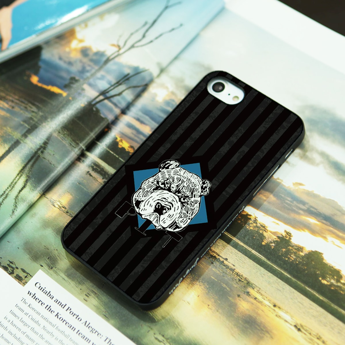 【iPhone SE 第2世代 (SE2) / 8 / 7 ケース】Dparks ブラックケース ストライプ＆ドッグ【パグ / ブルドッグ】